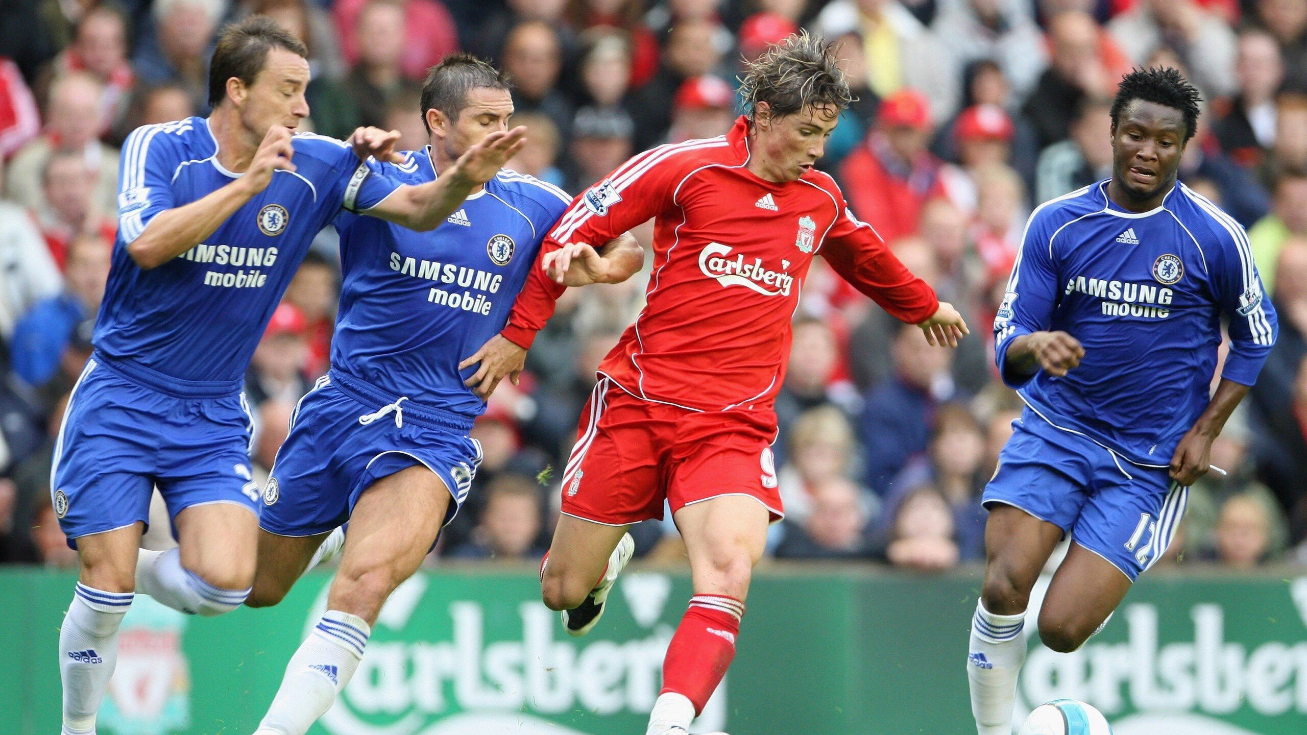 瓦伦西亚球员吉鲁期待在下场比赛中有出色表现,吉尔.瓦伦婷